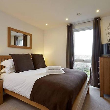 Modern Apartment At Slough Station, London In 18 Mins! מראה חיצוני תמונה