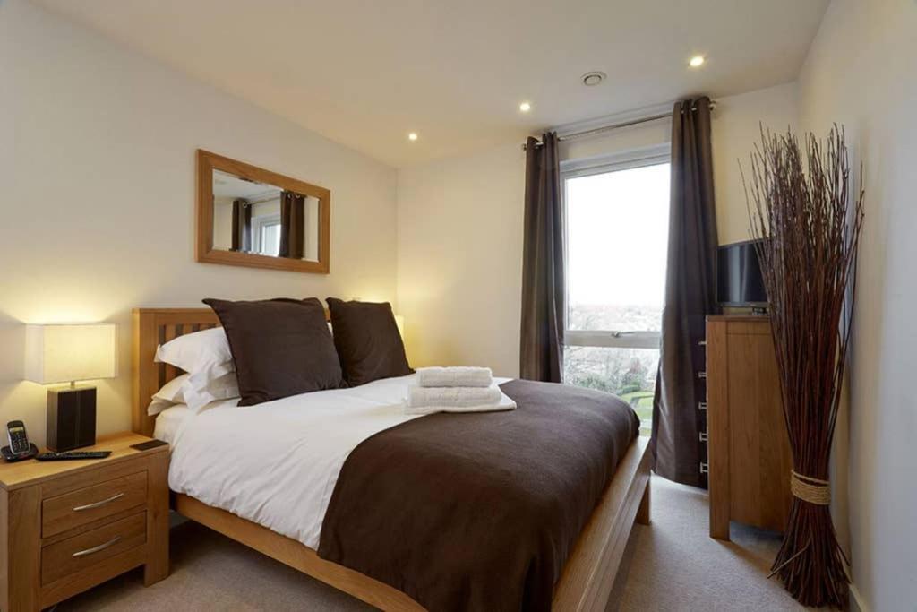 Modern Apartment At Slough Station, London In 18 Mins! מראה חיצוני תמונה