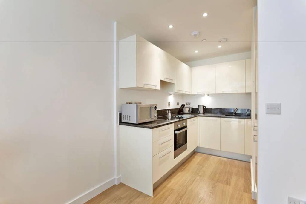 Modern Apartment At Slough Station, London In 18 Mins! מראה חיצוני תמונה