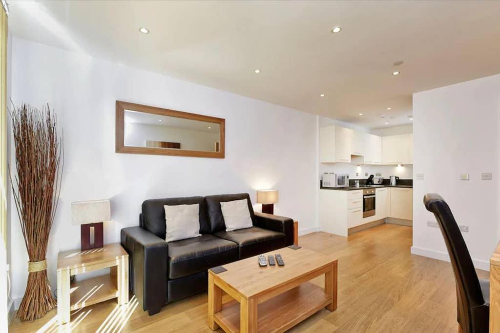 Modern Apartment At Slough Station, London In 18 Mins! מראה חיצוני תמונה