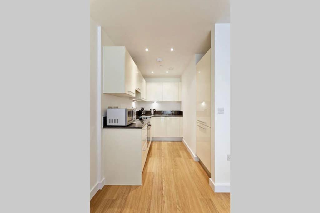 Modern Apartment At Slough Station, London In 18 Mins! מראה חיצוני תמונה